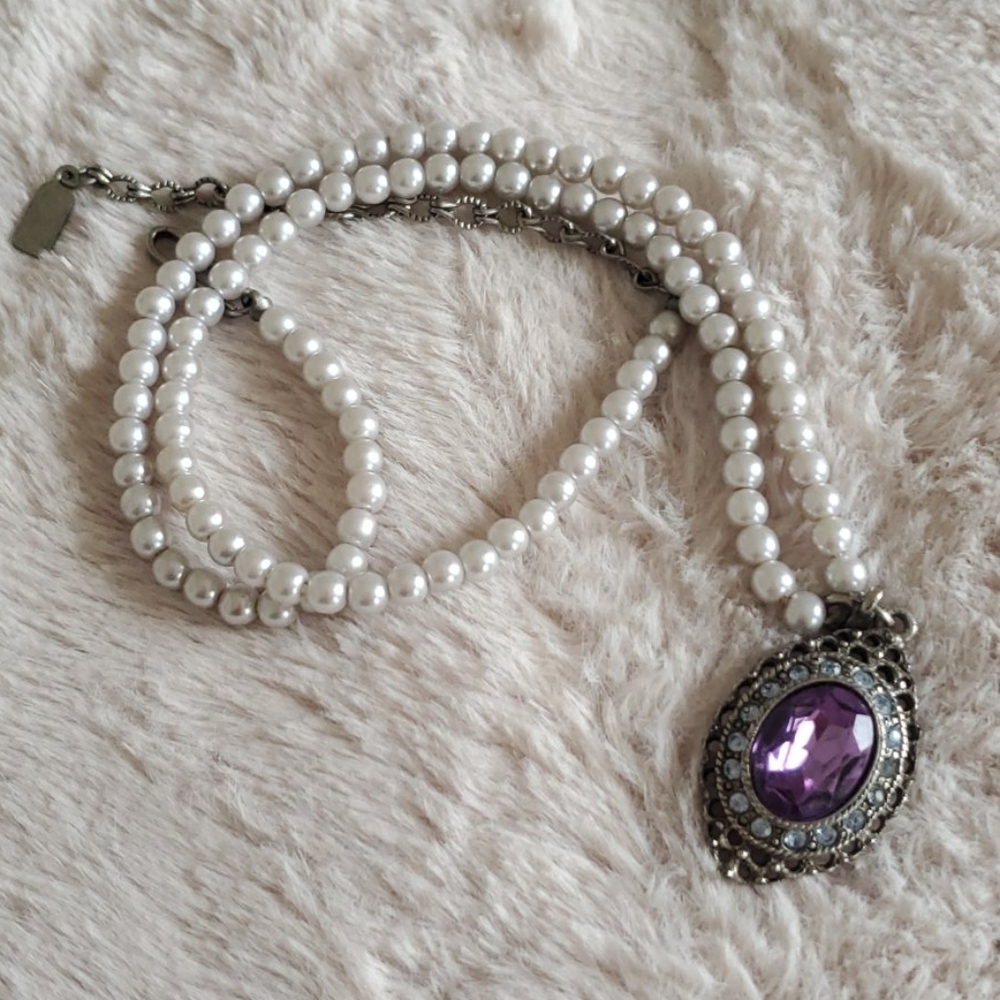 White beaded,necklace,amethyst stone